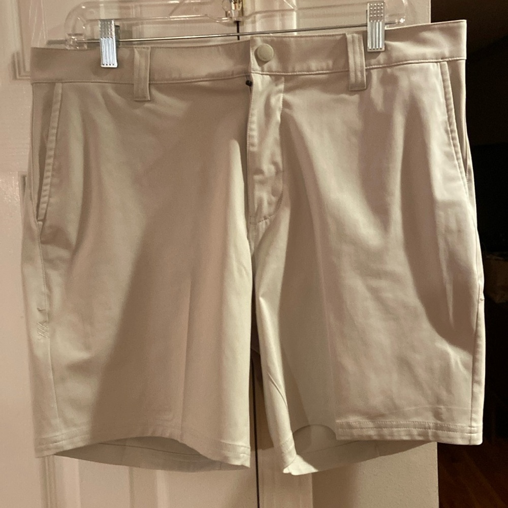 Rhône men’s commuter shorts white, size 34 7 inseam